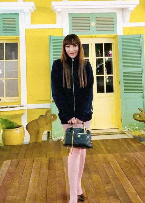 Vóc dáng của Thanh Hà thậm chí thon gọn hơn ngày trẻ.