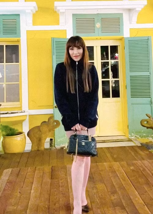 Vóc dáng của Thanh Hà thậm chí thon gọn hơn ngày trẻ.