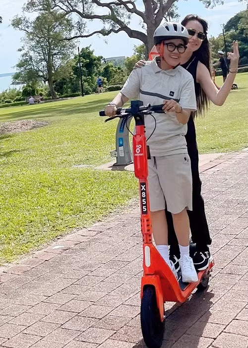 Nữ ca sĩ được khen có những thay đổi đáng kể về ngoại hình lẫn phong cách thời trang.