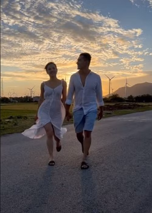 Sau đám cưới diễn ra vào ngày 25/4, Phương Trinh Jolie và chồng trẻ tiếp tục bên nhau như hình với bóng. Ảnh chụp màn hình
