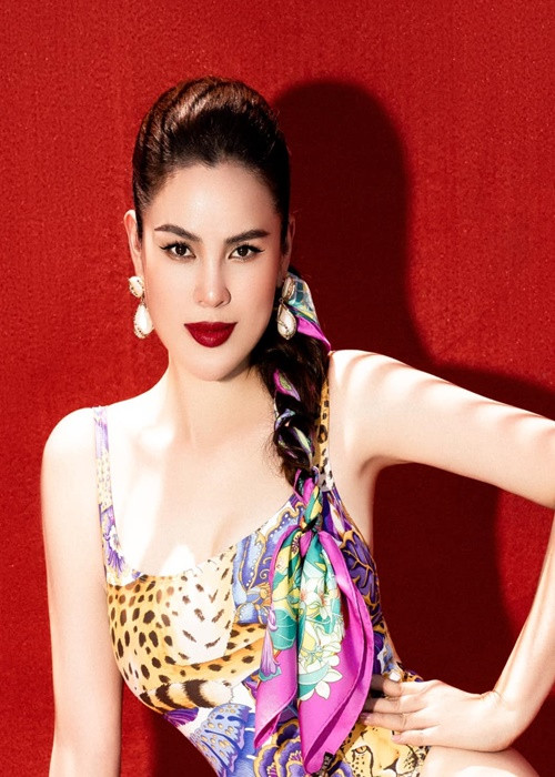 Bikini giúp người đẹp gốc Trà Vinh khoe trọn hình thể nuột nà.