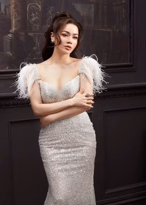 Nhật Kim Anh chấm thi nhan sắc cùng Hoàng Thùy và Diệu Linh. Ảnh: FBNV