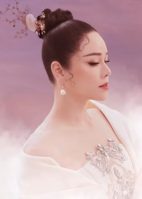 Từ khi trở lại cuộc sống độc thân, Nhật Kim Anh liên tục vướng tin đồn hẹn hò trai trẻ. Ảnh: FBNV