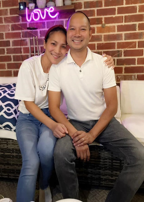 Hồng Ngọc cho biết, cô hoàn toàn tin tưởng tuyệt đối vào ông xã trong công việc. Nhờ vậy, nữ ca sĩ hải ngoại có tinh thần thoải mái để biểu diễn tốt hơn trên sân khấu.