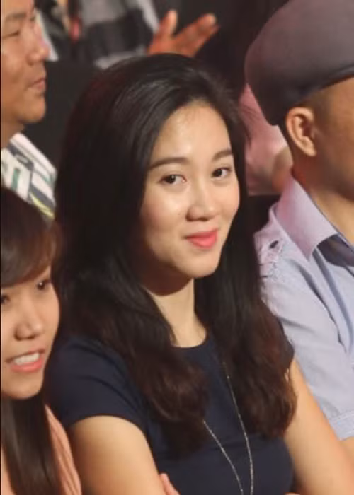 Bà xã của Huy Tuấn xuất hiện trước công chúng một vài lần. Ảnh: Zing