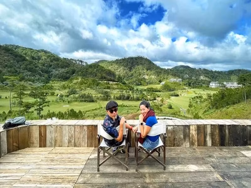 Lần hiếm hoi công khai nhắc về người bạn đời, nhạc sĩ Huy Tuấn cho hay: "Một trong những điều tôi phải cảm ơn cô ấy chính là cô ấy đã không đòi hỏi một đám cưới rình rang, dù cô ấy còn trẻ". Ảnh: Nhịp sống Việt