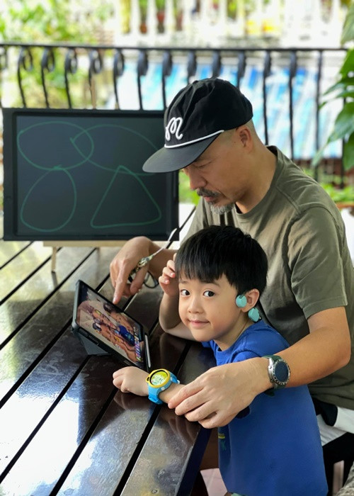 Hai cậu con trai của Huy Tuấn đều kháu khỉnh. Ảnh: FBNV