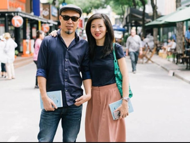 Huy Tuấn là nhạc sĩ, nhà sản xuất âm nhạc khá nổi tiếng. Mới đây, bài hát "Let’s Shine" – "Hãy tỏa sáng" của anh là ca khúc chính thức của SEA Games 31. Cởi mở chia sẻ hoạt động nghệ thuật song nhạc sĩ Huy Trấn khá kín tiếng trong chuyện tình cảm. Ảnh: Nhịp sống Việt