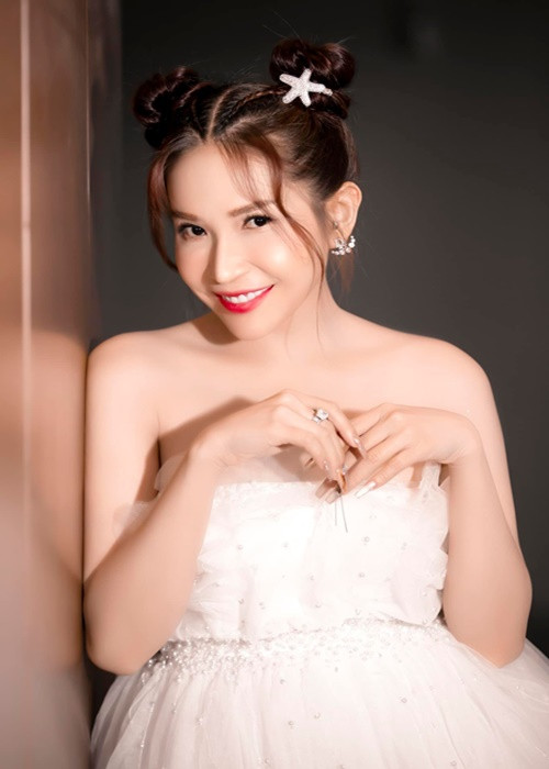 Khả Như từng công khai hẹn hò Khương Ngọc vào cuối năm 2015. Bên nhau khoảng 1 năm, cả hai âm thầm “đường ai nấy đi” vì cảm thấy không còn hợp nhau. Ảnh: FBNV