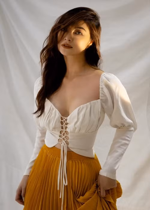 Theo Thanh Trúc, một người đàn ông trầm tính, biết lo lắng cho tương lai của gia đình, mạnh mẽ, quyết đoán sẽ thu hút được cô. Ảnh: FBNV