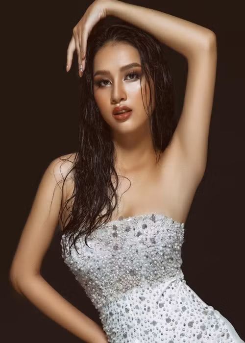 Tường Vy là Hoa khôi Sinh viên Việt Nam 2020, cuộc thi sắc đẹp được Cục nghệ thuật biểu diễn (Bộ VH-TT&amp;DL) cấp phép và công nhận nên cô được đặc cách ở Hoa hậu Hoàn vũ Việt Nam.