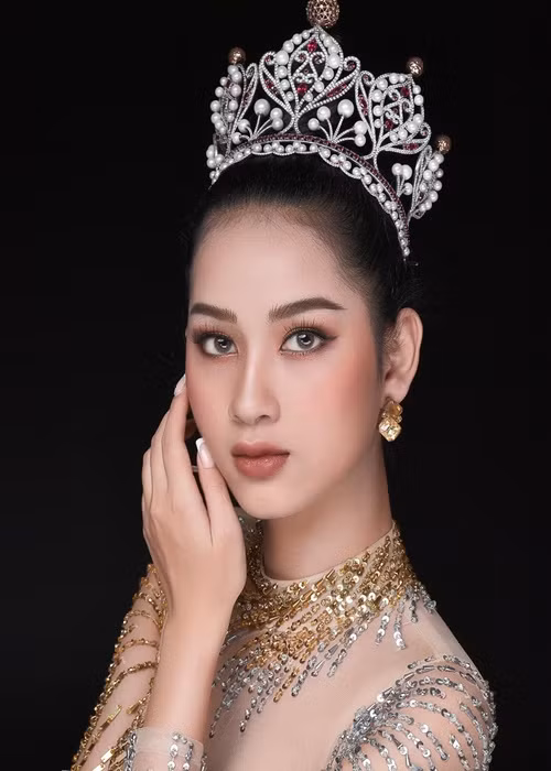 Tường Vy chia sẻ trên Tiền Phong, cô muốn tham gia nhiều cuộc thi nhan sắc không phải vì đam mê danh hiệu, chạy theo ánh hào quang mà muốn đánh dấu tuổi thanh xuân của mình đã trôi qua không hề lãng phí.