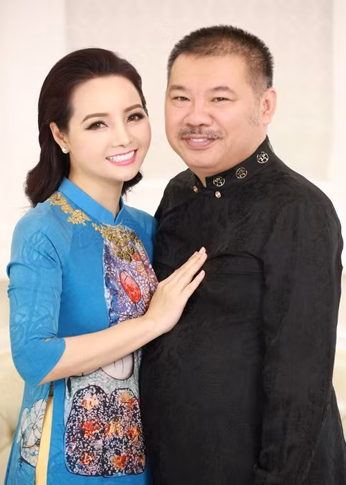 Sau 20 năm kết hôn, tình cảm vợ chồng Mai Thu Huyền vẫn mặn nồng.