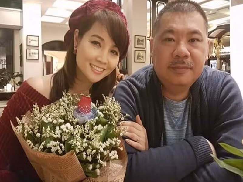 Năm 16 tuổi, Mai Thu Huyền quen biết doanh nhân Thang Văn Lương. Đến năm 20 tuổi, nữ diễn viên phim “Những ngọn nến trong đêm” nhận lời yêu người đàn ông luôn kiên trì theo đuổi này.