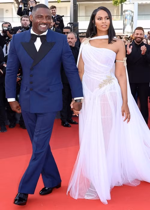 Idris Elba sánh đôi cùng bà xã kém 17 tuổi. Tài tử từng được People chọn là người đàn ông quyến rũ nhất thế giới. Ảnh: Harpersbazaar