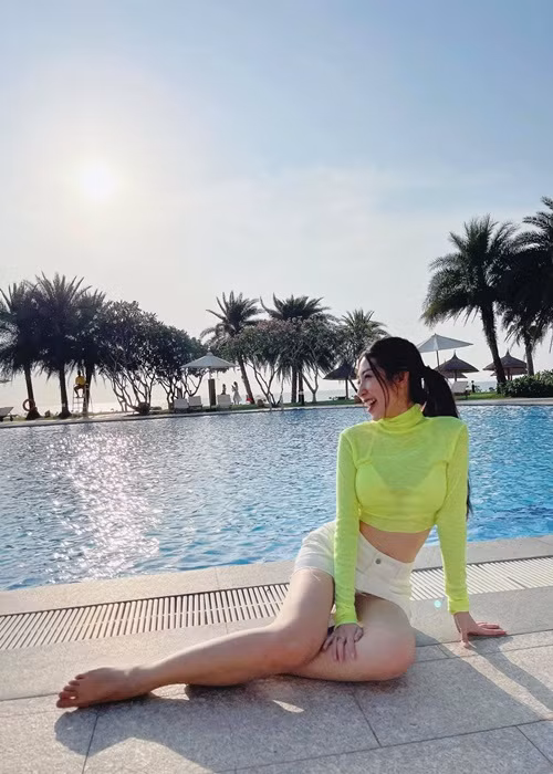 Năm 2021, nữ ca sĩ vui vẻ trả lời fan về chuyện chồng con trên trang cá nhân.