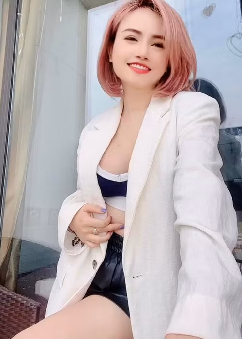 Mỗi lần tiện đường, Đào Hoàng Yến đèo con gái sang chơi với chồng cũ.