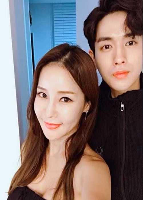 Mẹ chồng của Shim Mina cho biết cuộc sống hôn nhân là của riêng con cái, nên cả hai quyết định như thế nào, bà đều ủng hộ. Ảnh: Zing