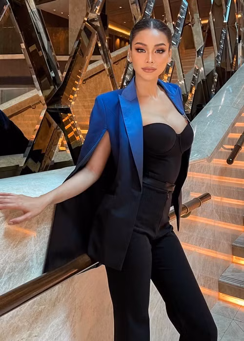 Tại Thái Lan, Engfa Waraha hoạt động trong nhiều vai trò như người mẫu, diễn viên, ca sĩ.