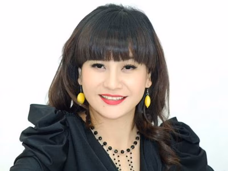 Sau khi rời trường, Cát Phượng ở "chui" tại ký túc xá và tiếp tục nhận nhận các vai quần chúng. Có những lúc quá khó khăn, Cát Phượng phải "bán máu" để có tiền mưu sinh. Ảnh: FBNV