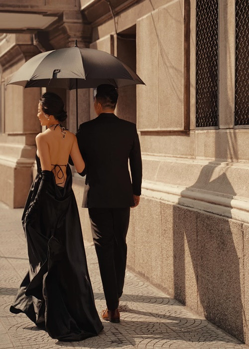 Vợ chồng nữ MC từng có 2 năm yêu xa.