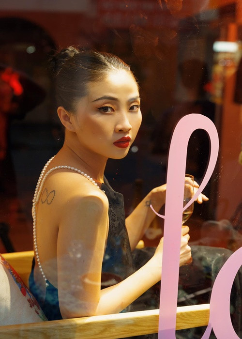 MC Liêu Hà Trinh quen biết ông xã hiện tại qua một ứng dụng hẹn hò.