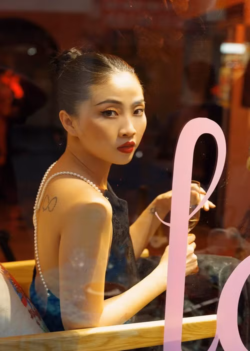 MC Liêu Hà Trinh quen biết ông xã hiện tại qua một ứng dụng hẹn hò.