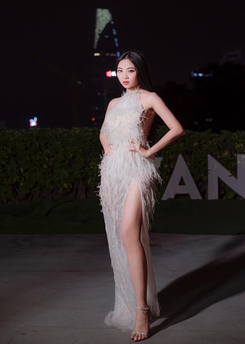 Không chỉ tài năng, Liêu Hà Trinh còn xinh đẹp.