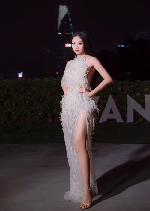 Không chỉ tài năng, Liêu Hà Trinh còn xinh đẹp.