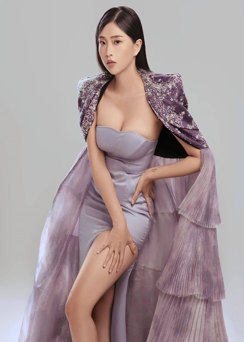 Liêu Hà Trinh có kinh nghiệm dẫn chương trình nhiều năm. Cô từng lọt top 6 Người dẫn chương trình truyền hình 2008.