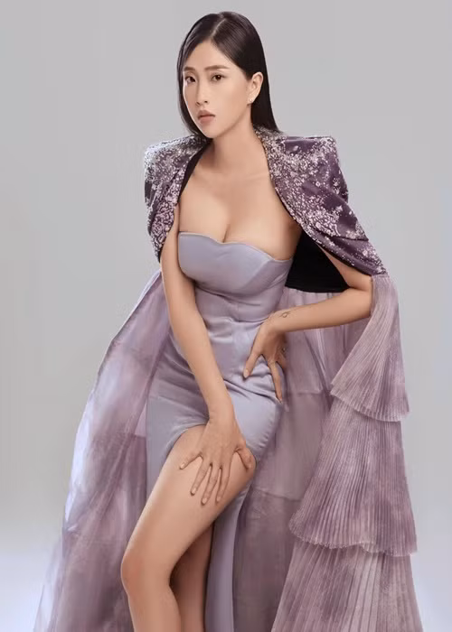 Liêu Hà Trinh có kinh nghiệm dẫn chương trình nhiều năm. Cô từng lọt top 6 Người dẫn chương trình truyền hình 2008.