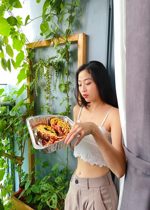 Liêu Hà Trinh là một trong những mỹ nhân Việt lấy chồng kém tuổi. Nữ MC hơn người bạn đời 2 tuổi.