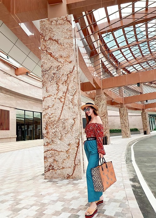 Chân dài hài lòng với cuộc sống hiện tại, không có ý định đi bước nữa.