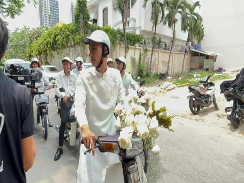 Hiện tại, bố mẹ Mạc Văn Khoa vẫn sử dụng chiếc xe cũ này ở quê nhà Hải Dương. Mới đây, anh mang xe vào TP HCM để sửa sang lại trước khi dùng nó đón Thảo Vy. Ảnh: Công lý và xã hội