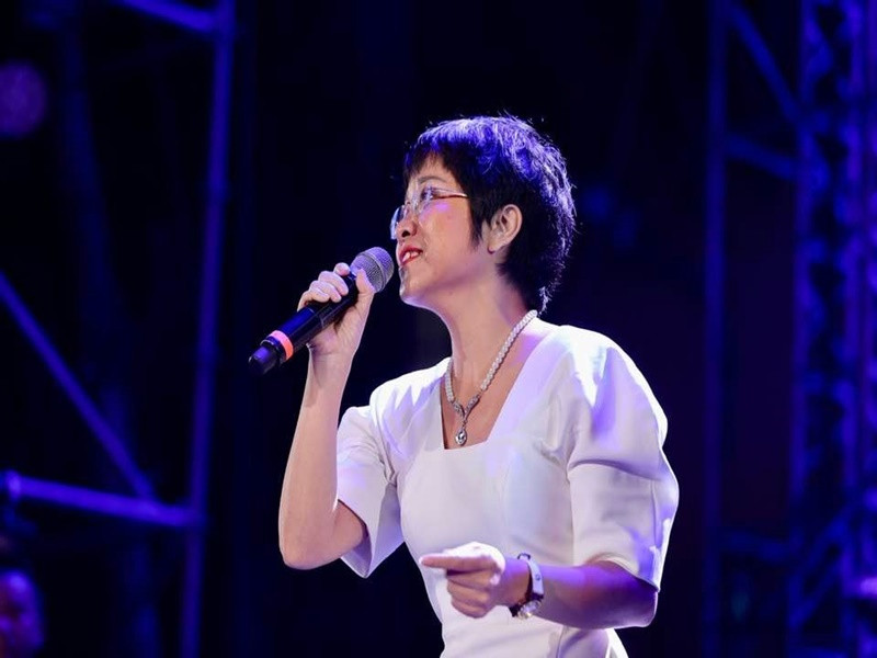 Nữ MC có năng khiếu ca hát. Theo Phụ nữ Việt Nam, từ nhỏ, cô thường xuyên đến hát động viên tinh thần các chiến sĩ tại Sư đoàn 337. Đến khi tốt nghiệp trung học phổ thông, cô được Đoàn Nghệ thuật Quân khu 1 tuyển thẳng vào đoàn. Tuy nhiên, cô quyết định học đại học. Ảnh: FBNV