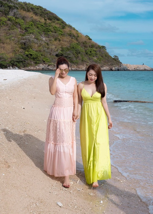 Cách đây không lâu, Thùy Chang có chuyến nghỉ dưỡng cùng chồng và bạn bè.