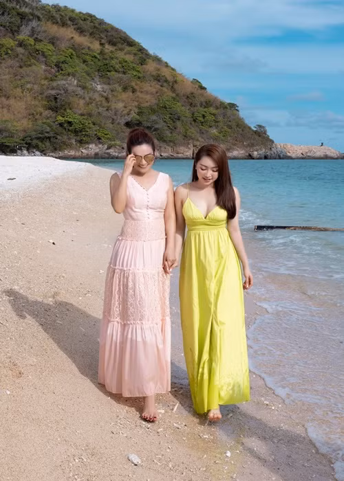 Cách đây không lâu, Thùy Chang có chuyến nghỉ dưỡng cùng chồng và bạn bè.