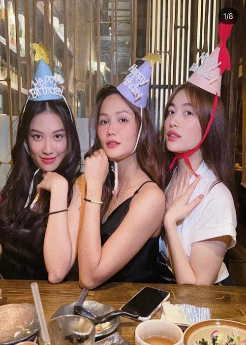 Lệ Hằng (ngoài cùng bên phải) và H'hen Niê (ở giữa) rất thân thiết. Ảnh: Công lý và xã hội