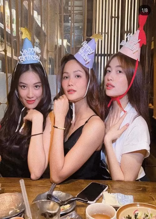 Lệ Hằng (ngoài cùng bên phải) và H'hen Niê (ở giữa) rất thân thiết. Ảnh: Công lý và xã hội