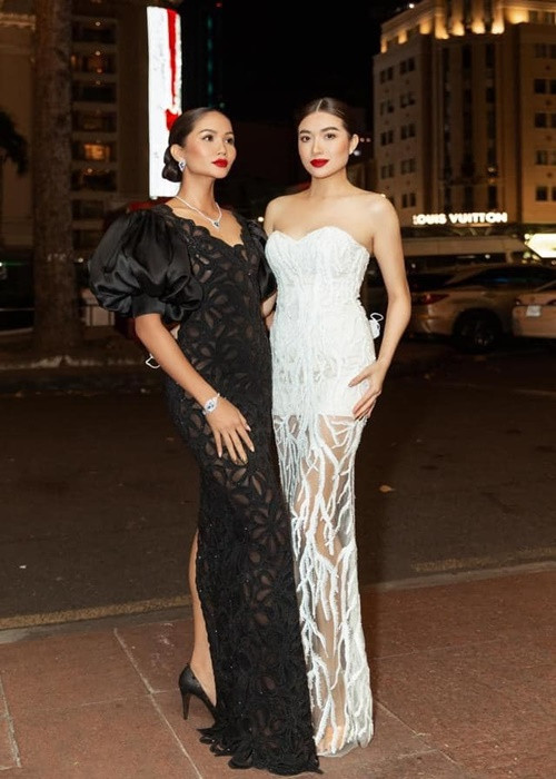 Lệ Hằng còn sang Thái Lan cổ vũ H'hen Niê thi quốc tế. Ảnh: FBNV