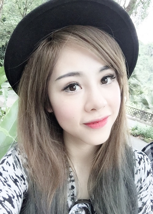 Nữ MC bị soi về nhan sắc kể từ khi gắn bó với Huỳnh Anh.