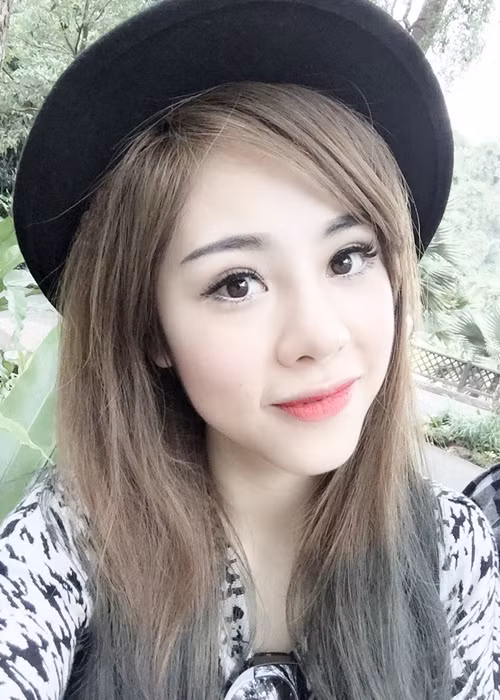 Nữ MC bị soi về nhan sắc kể từ khi gắn bó với Huỳnh Anh.