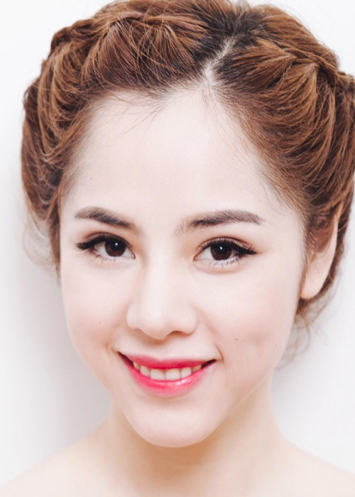 Huỳnh Anh luôn bênh vực Bạch Lan Phương trước những ý kiến trái chiều về gương mặt.