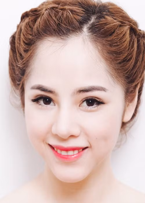 Huỳnh Anh luôn bênh vực Bạch Lan Phương trước những ý kiến trái chiều về gương mặt.