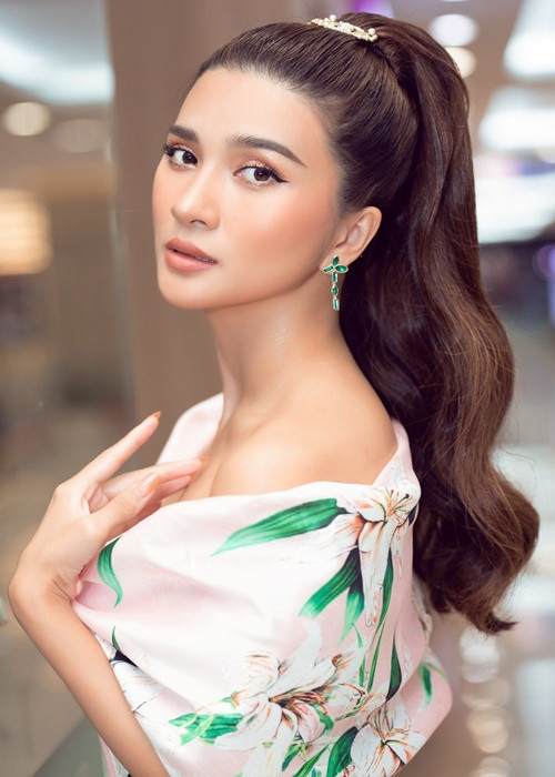 “Dù anh ấy không nói ra chính thức nhưng tôi đủ hiểu một phần là do những cảnh quay nhạy cảm đó. Tôi nghĩ đó là lỗi của mình. Rất khó để cho một người ngoại đạo hiểu được những hy sinh của mình dành cho công việc. Dù anh ấy rất tin tôi nhưng vẫn không vượt qua được cảm giác khó chịu khi xem những cảnh đó”, Kim Tuyến chia sẻ năm 2019. Ảnh: FBNV