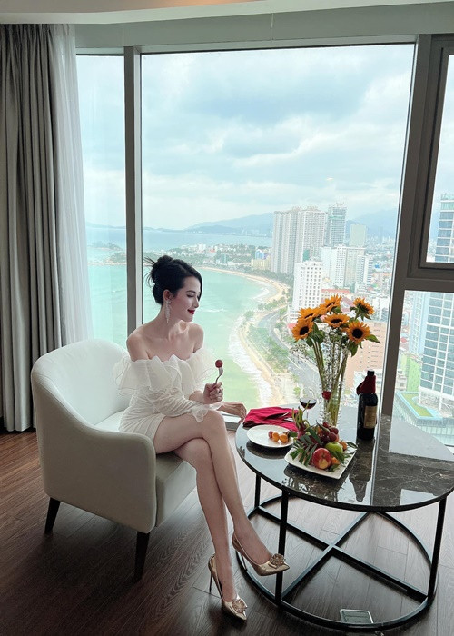 Phan Thị Mơ từng lọt top 5 Hoa hậu thế giới người Việt 2010, top 5 Hoa hậu Việt Nam 2012.