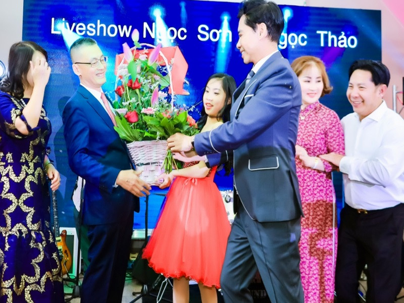 Ngọc Sơn phá lệ nhận Ngọc Thảo làm học trò bởi xúc động khi chứng kiến tài năng trẻ dù lớn lên xa xứ nhưng vẫn luôn một lòng hướng về nguồn cội.