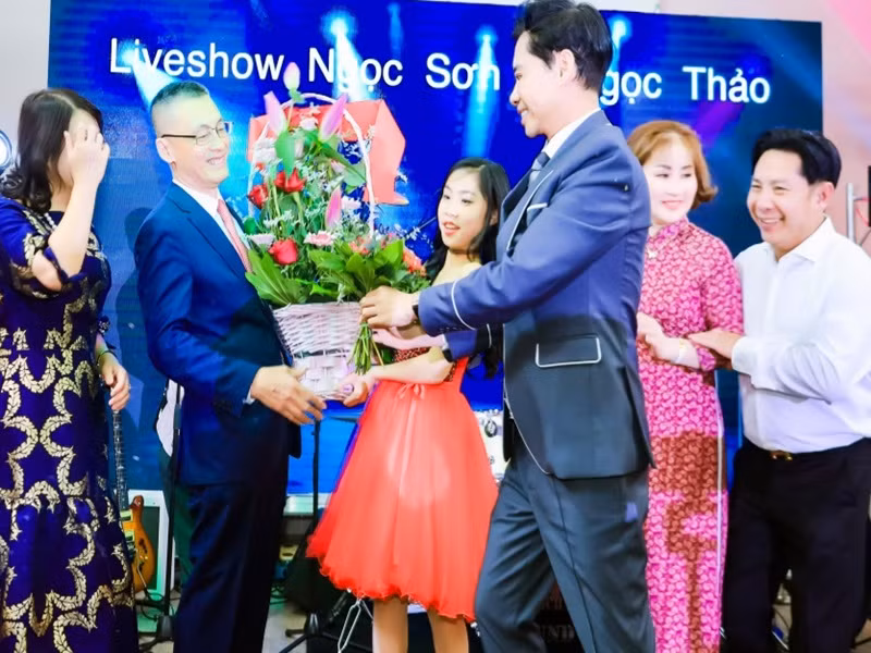 Ngọc Sơn phá lệ nhận Ngọc Thảo làm học trò bởi xúc động khi chứng kiến tài năng trẻ dù lớn lên xa xứ nhưng vẫn luôn một lòng hướng về nguồn cội.