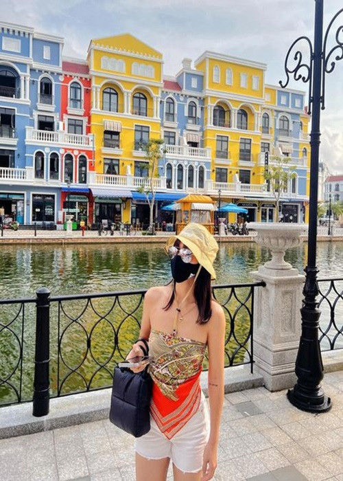 Trước đó, phía Khả Ngân trả lời Dân trí về nghi vấn hẹn hò ở Phú Quốc: "Tin đồn chỉ là tin đồn thôi" và không bình luận gì thêm. Ảnh: FBNV