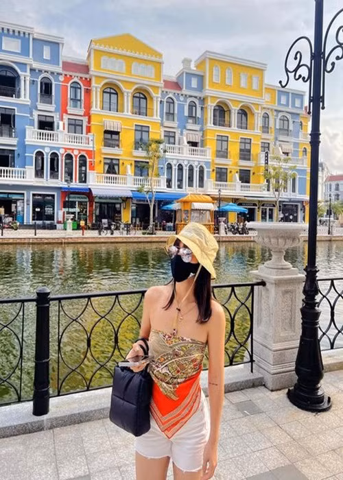 Trước đó, phía Khả Ngân trả lời Dân trí về nghi vấn hẹn hò ở Phú Quốc: "Tin đồn chỉ là tin đồn thôi" và không bình luận gì thêm. Ảnh: FBNV